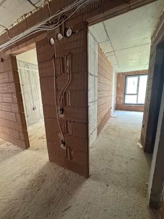 Продава се Тристаен апартамент в София, в.з. Киноцентъра - 143 кв.м за 1901 €/кв.м - Снимка #2