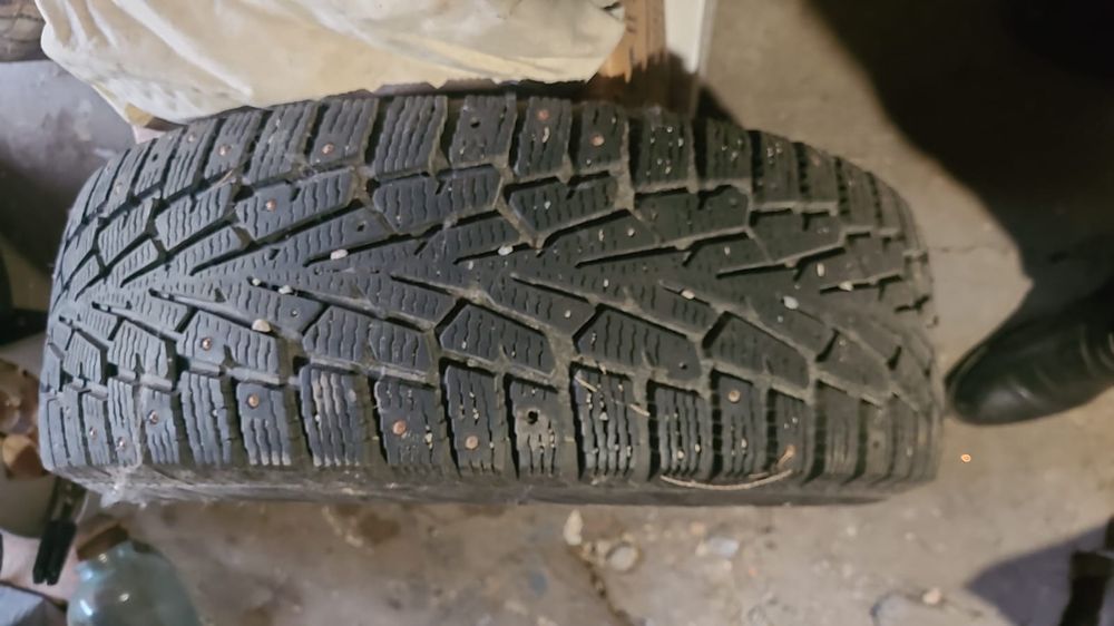 продам 2 резины 215/65 R16