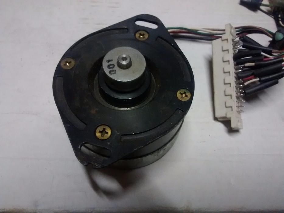 Стъпков двигател