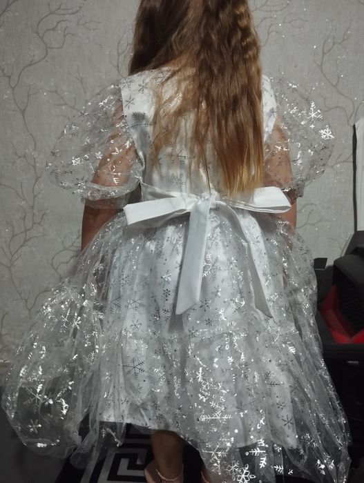Продам платье снежинки.