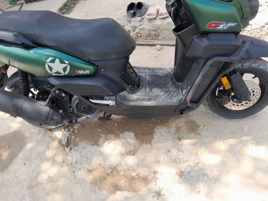 Skutr sotiladi holati yangi barter ham bor