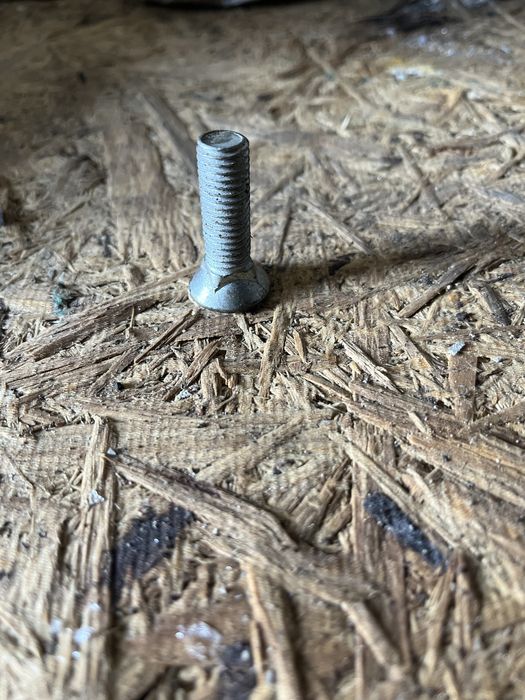 Срочно продам лемишные болты 3,5см