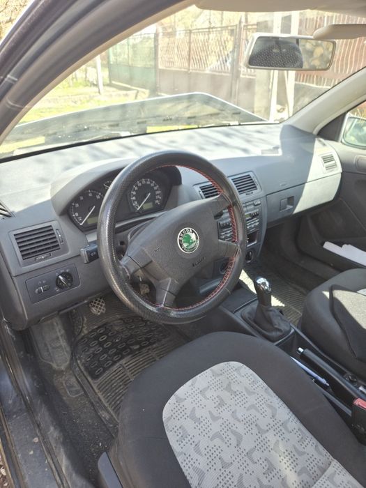 Skoda fabia 1.4 16 valve avariată  față.Motor funcțional!