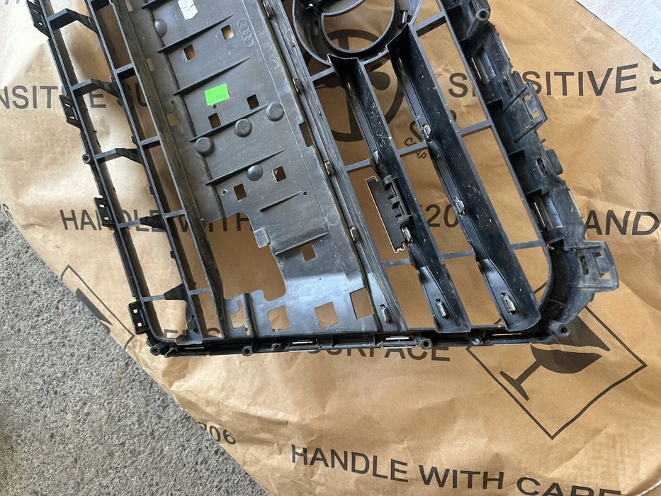 Audi A7 facelift S line предна решетка Оригинална