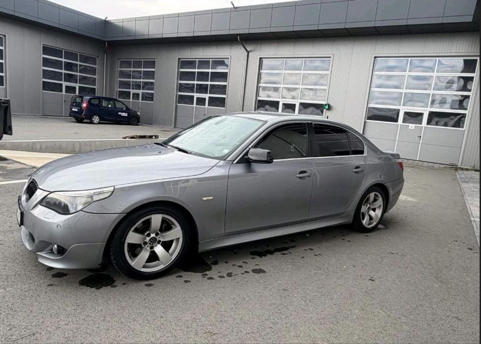 BMW 530i (E60) 2004 г.