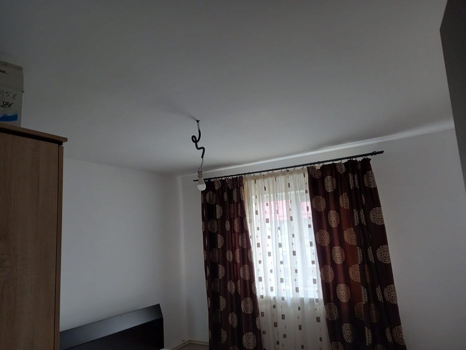 Apartament  3 camere de închiriat