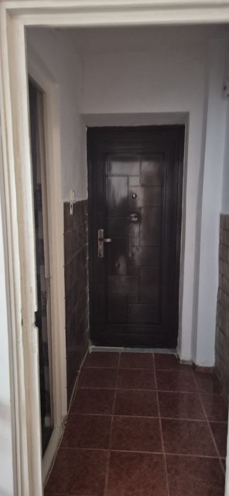 Închiriez garsonieră