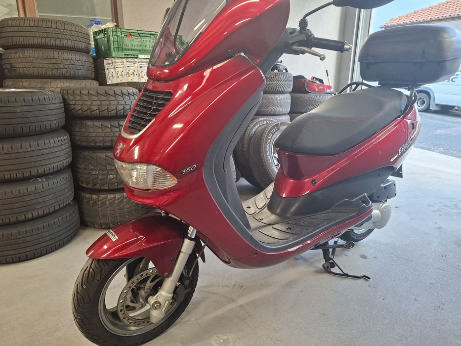 Скутер Peugeot Elyseo 150