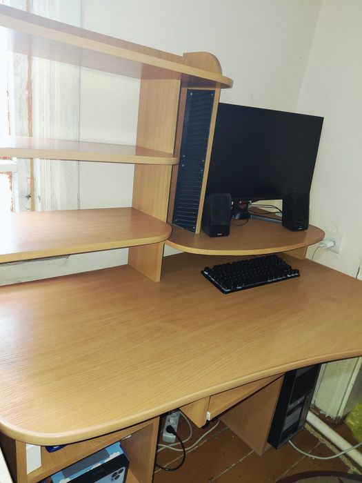 Стол компьютерный
