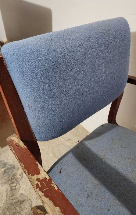 Ретро дървен стол с подлакътници за реставрация