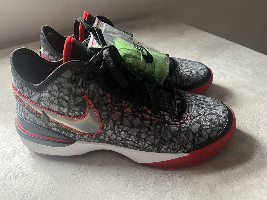 продам кроссовки Nike Zoom LeBron NXXT