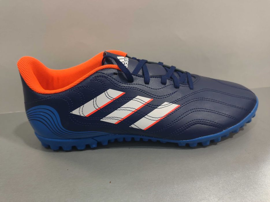 Adidas N41/26sm,.Футболни стоножки.Нови.Оригинал.