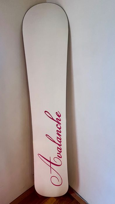 Чисто нов сноуборд Avalanche Divane 145
