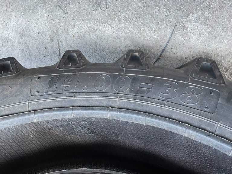 Anvelope noi 14.00-38 cu 8 pliuri marca BKT pt tractor romanesc U650