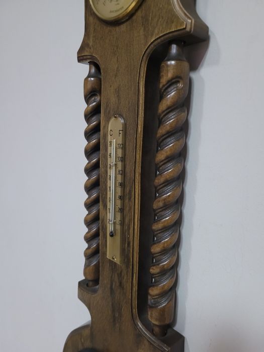 Дървен стенен часовник