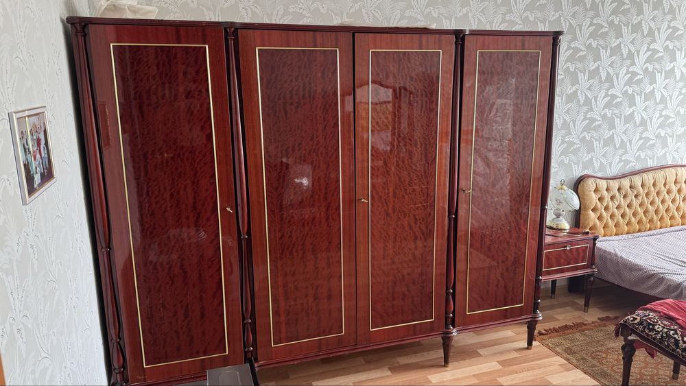 продам кровать, шкаф, трюмо