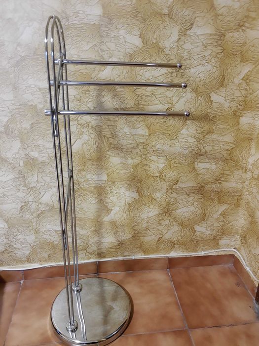 Поставка инокс,стояща за баня лукс за хавлии.