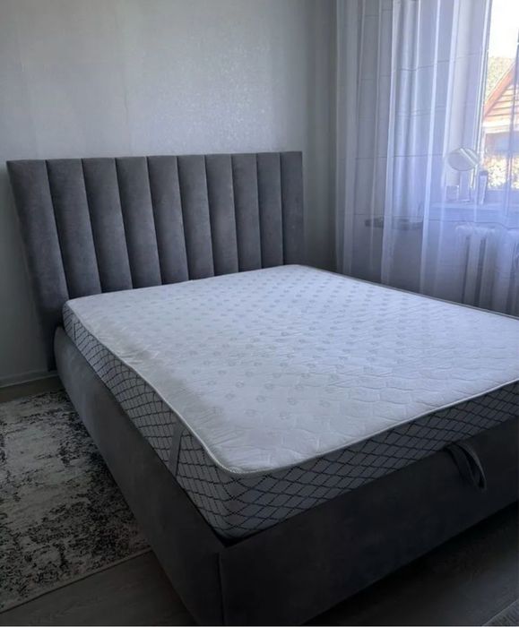 Кровать дауспальная с матрасом