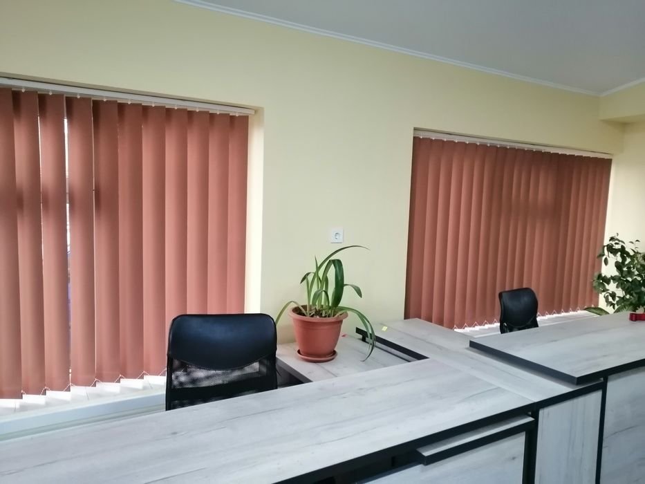 Perdele/jaluzele verticale lamelare/rulouri/rolete