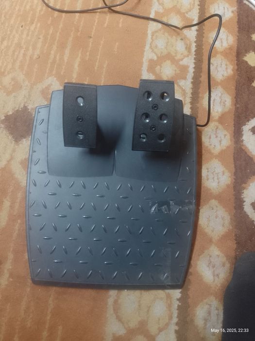 Vând volan gaming funcțional