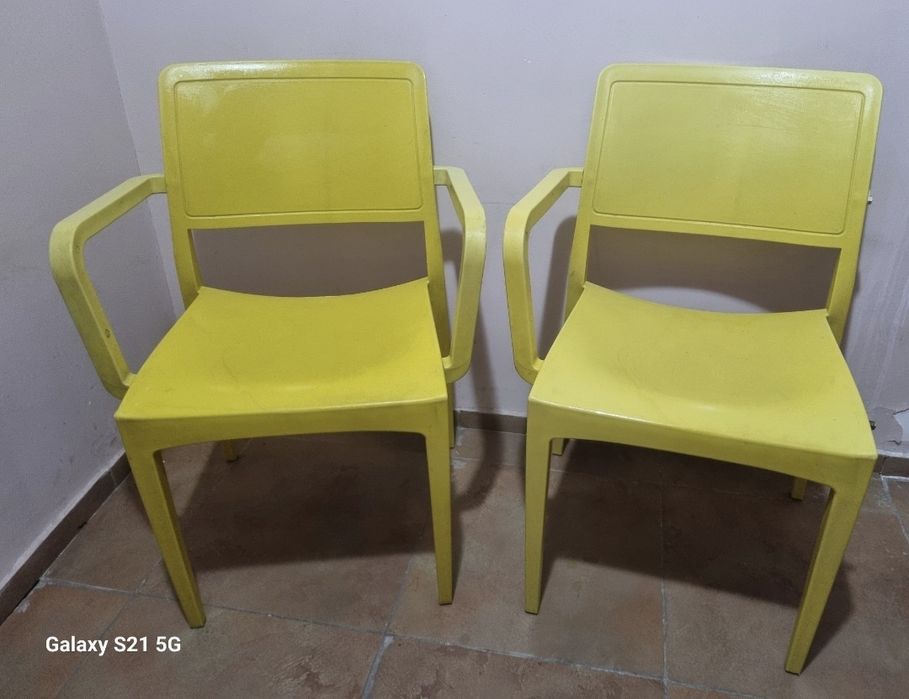 Продам 2 стула жёлтые  Россия Россия