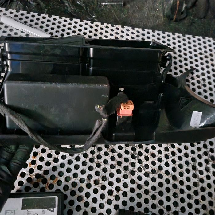 Grila aerisire cu buton avarii,modul remorcare peugeot 3008