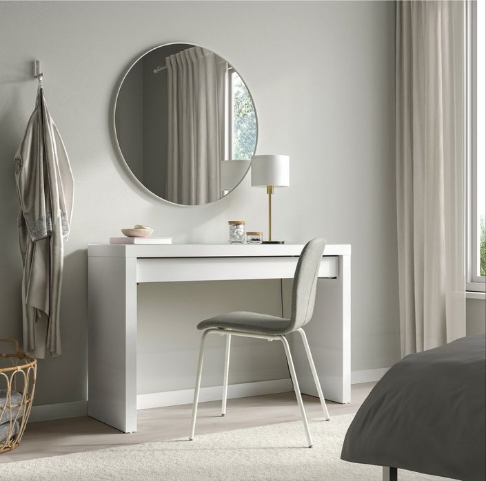 Masa de machiaj Malm si scaun Ikea