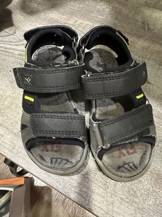 Продам детскую обувь