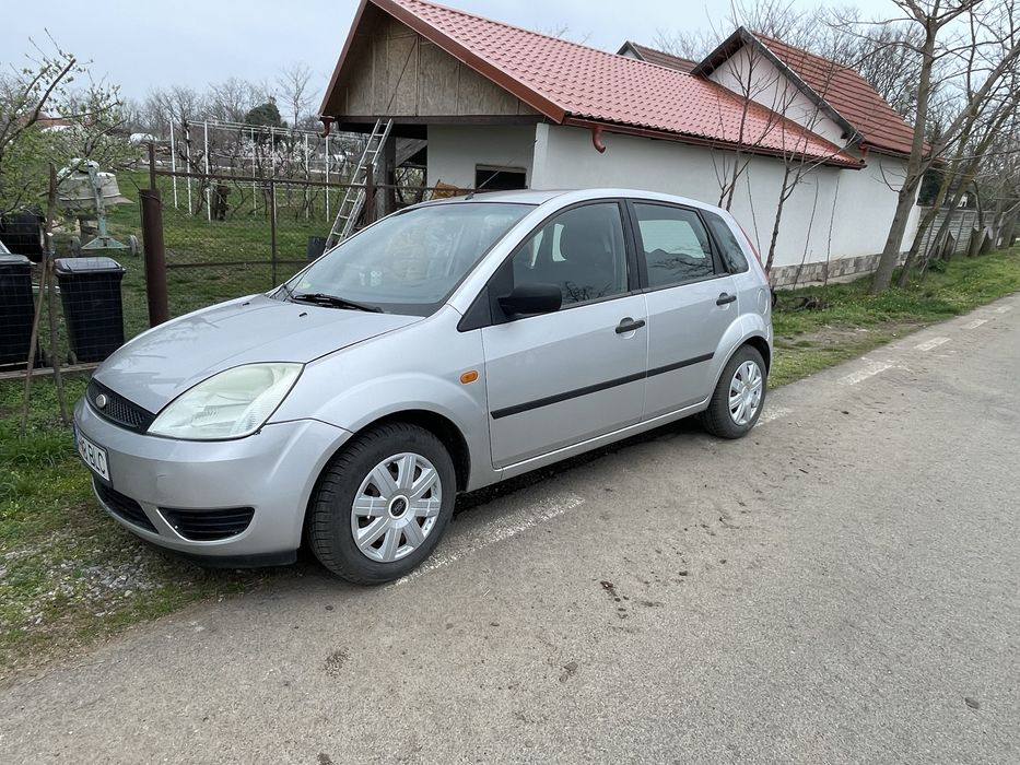 Vând Ford fiesta