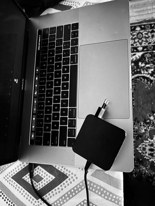 MacBook Pro 2017 с Touch Bar