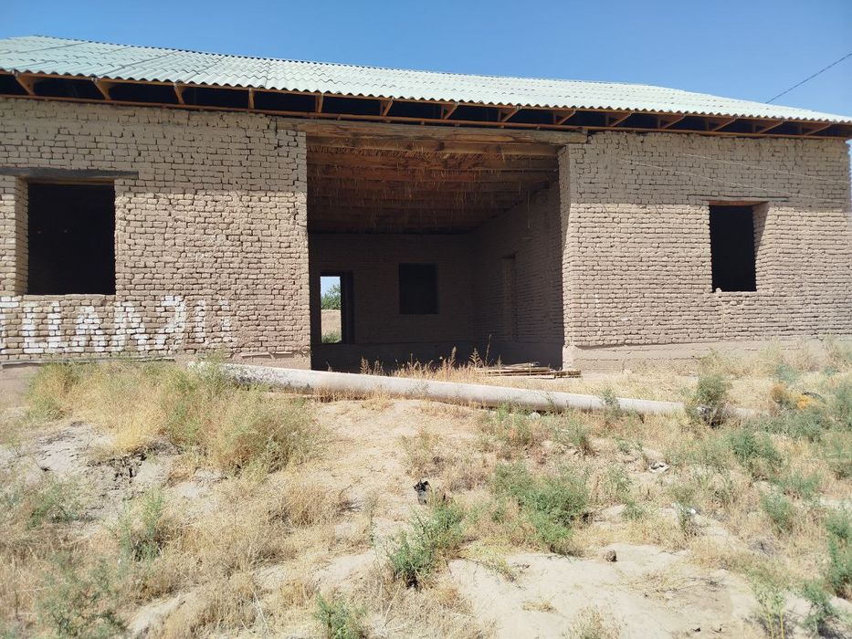 Курилиши битмаган уй сотилади