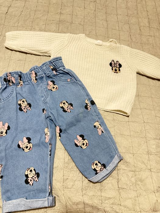 Дънки и блузка Primark за момиченце, 6–9 месеца. Цена за двата артикула: 15 €.