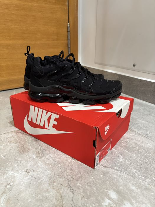 NIKE vapormax plus