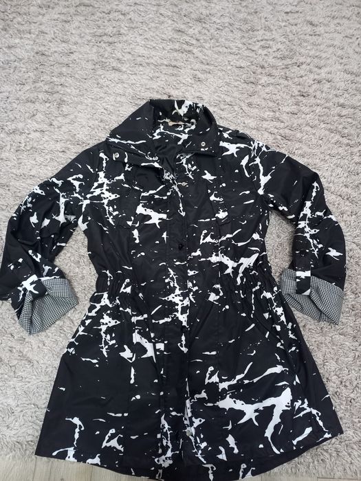 Дамски шлифер в бяло и черно