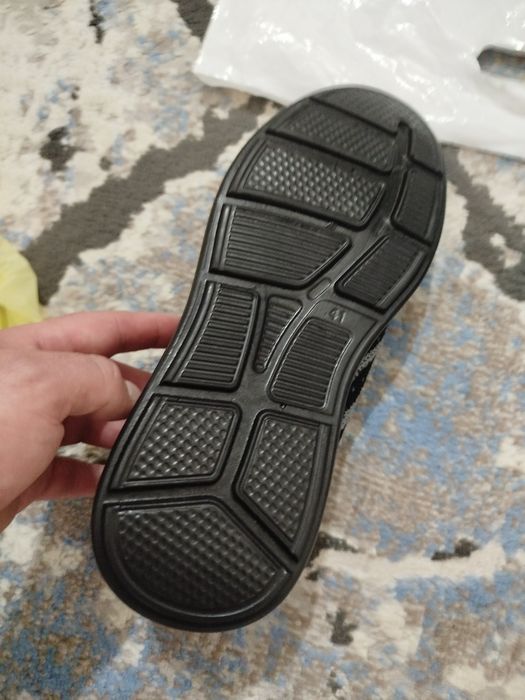 Продам новые кросовки летние