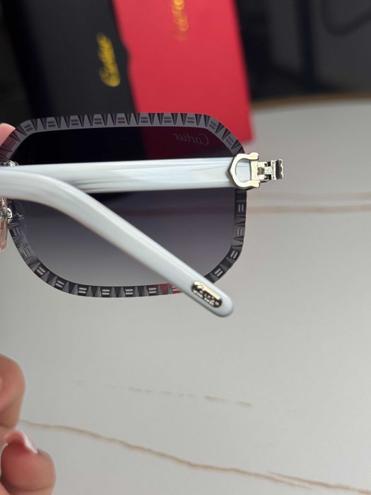 Ochelari de soare Cartier aurii noi cu eticheta