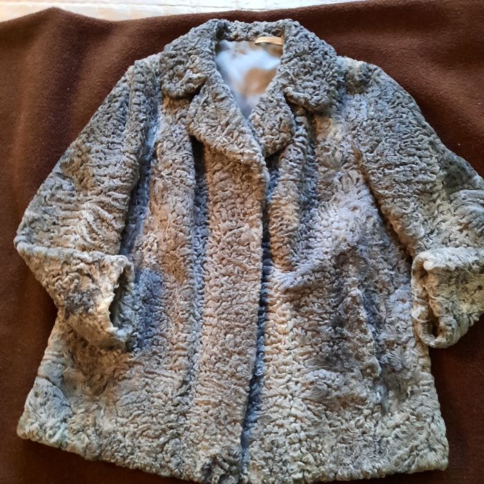 Vând haine de blana