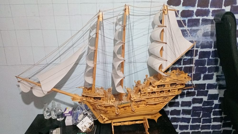 Продам корабль с парусами