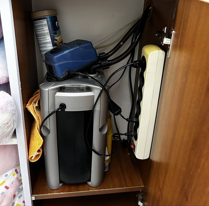 Vand acvariu mare, circa 180L cu toate accesorile.