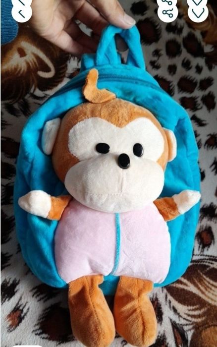 Vînd două ghiozdănele ambele 20 lei