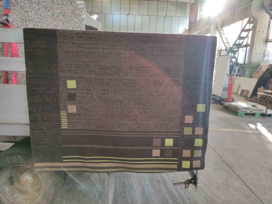 продава  употребявани килими в добро състояние