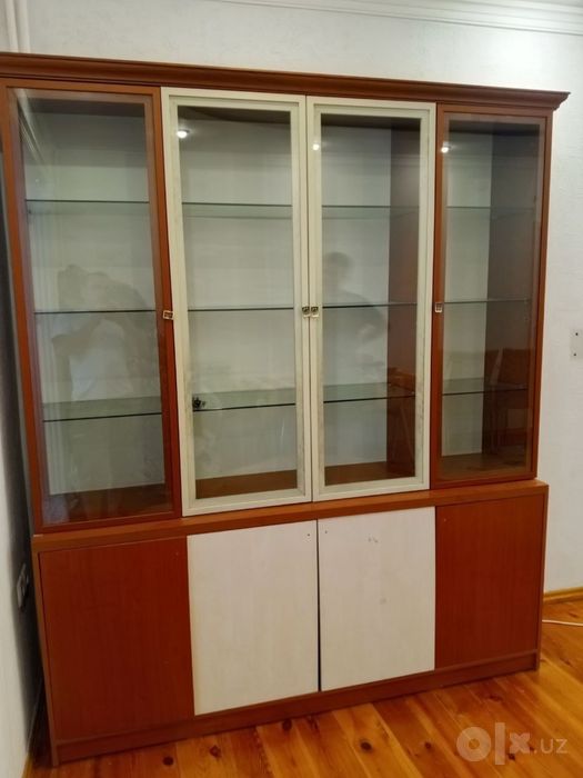 Ofisniy shkaf sotiladi