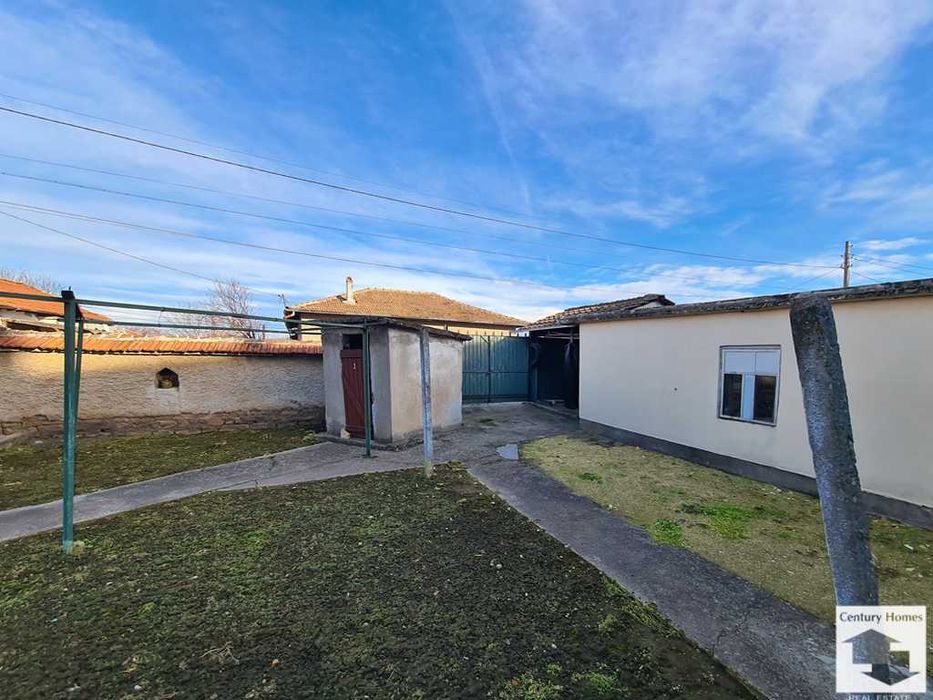 145269 Две къщи в един двор за продажба в гр. Полски Тръмбеш