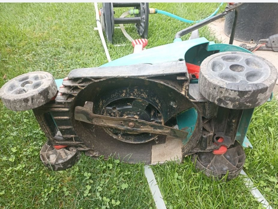 Газонокосилка в не рабочем состоянии