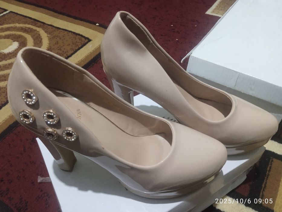 36 - razmeri  2 Marttak kiyilgan uyda yotuvdi