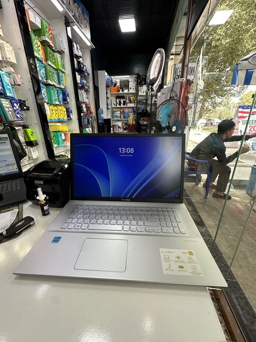Срочно Ноутбук янги. Asus VIVOBOOK 17.Германиядан кеган.Гарантия.