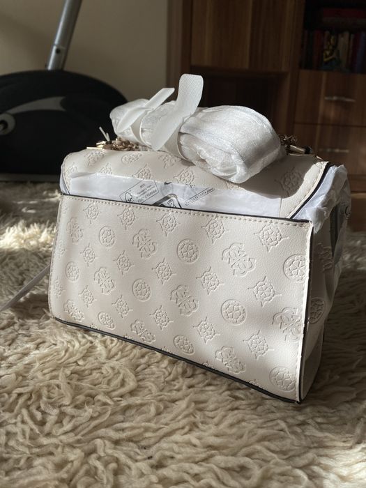 Дамска чанта Guess
