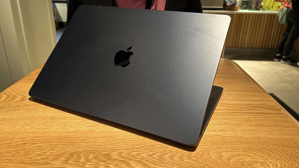 Macbook Air M3 Ideal holatda, srochna