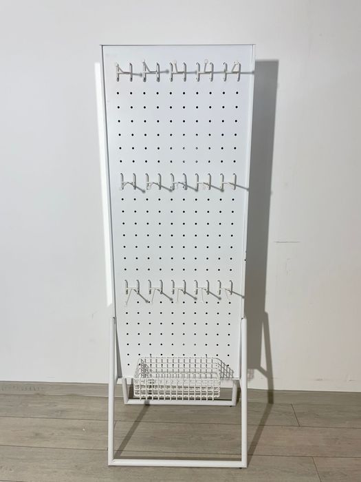 Stand Metalic cu Oglinzi, Agățători Și Coș Inferior; Raft Expozițional