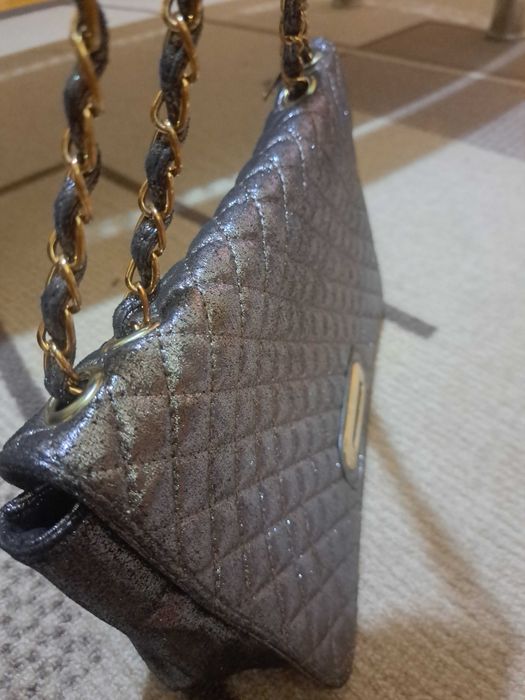 Дамска чанта с металически ефект